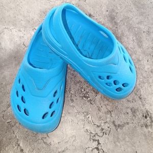 Blue size 5 baby croc-like shoes